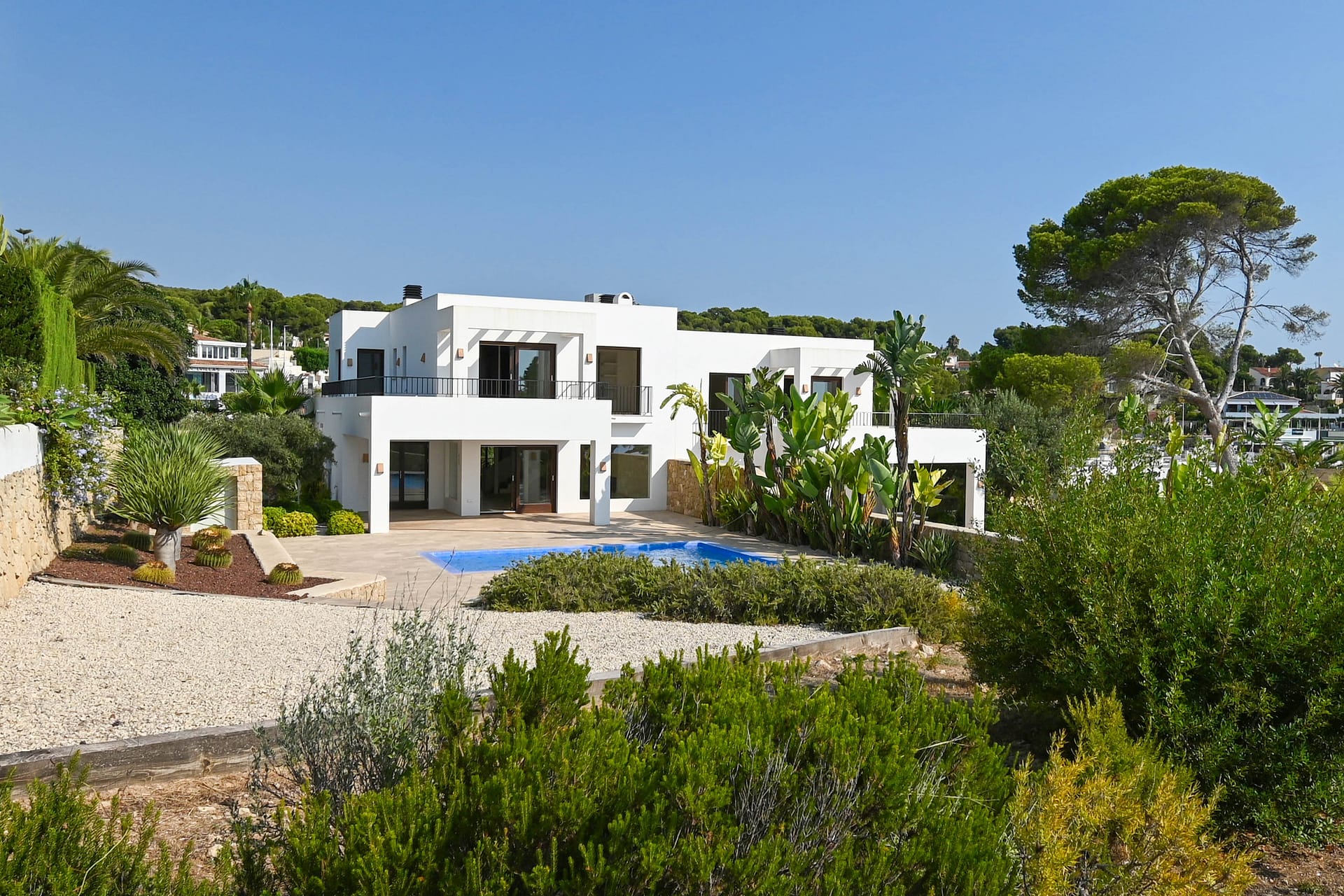 DP-70-TAMOR1564-4 Schitterende unieke eerste lijns villa met lift in Moraira