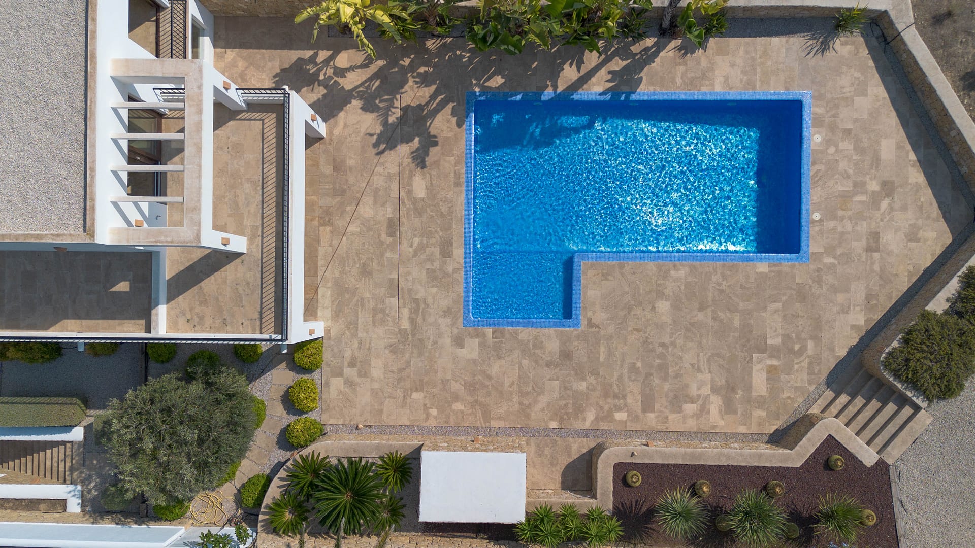 DP-70-TAMOR1564-42 Schitterende unieke eerste lijns villa met lift in Moraira
