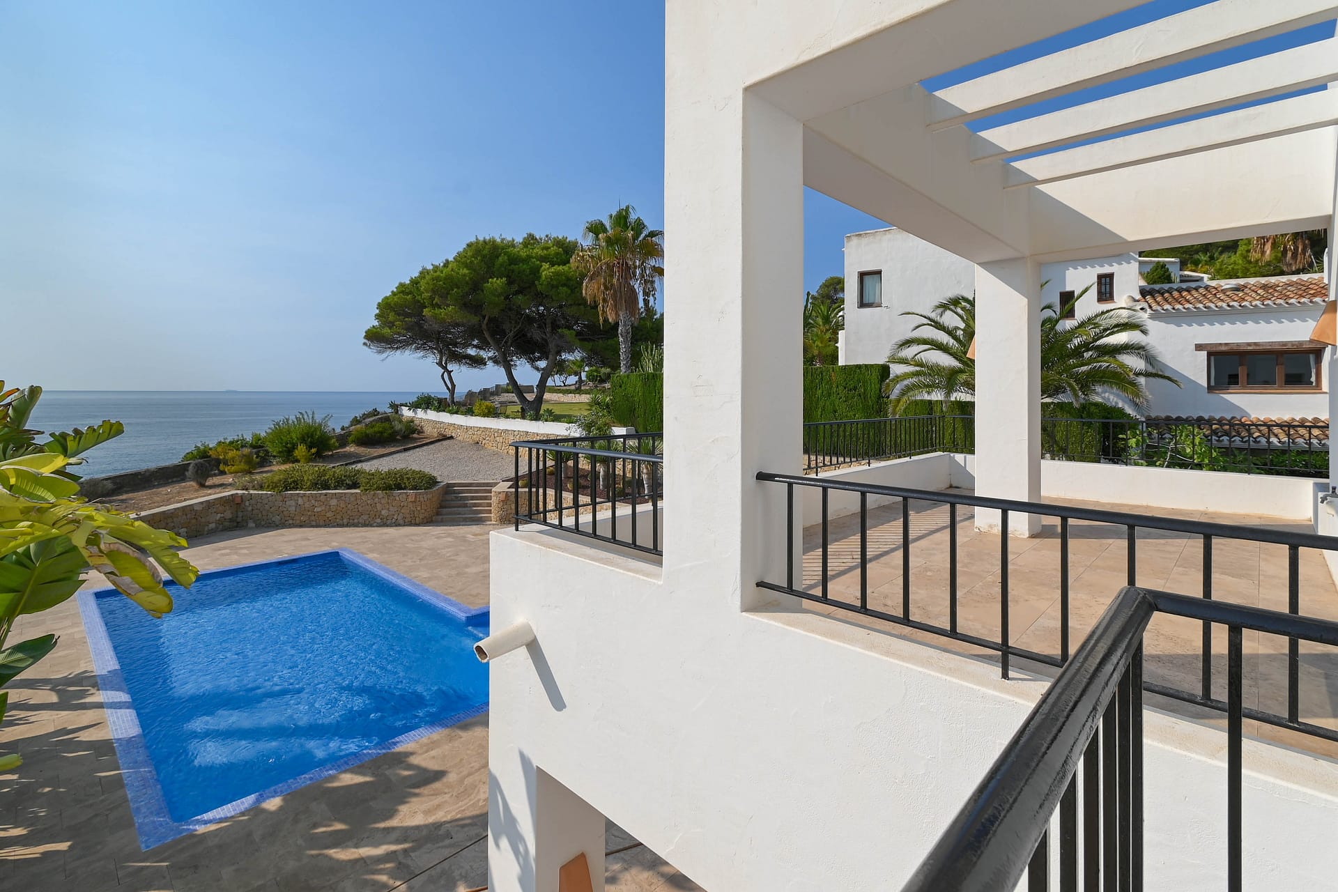 DP-70-TAMOR1564-5 Schitterende unieke eerste lijns villa met lift in Moraira