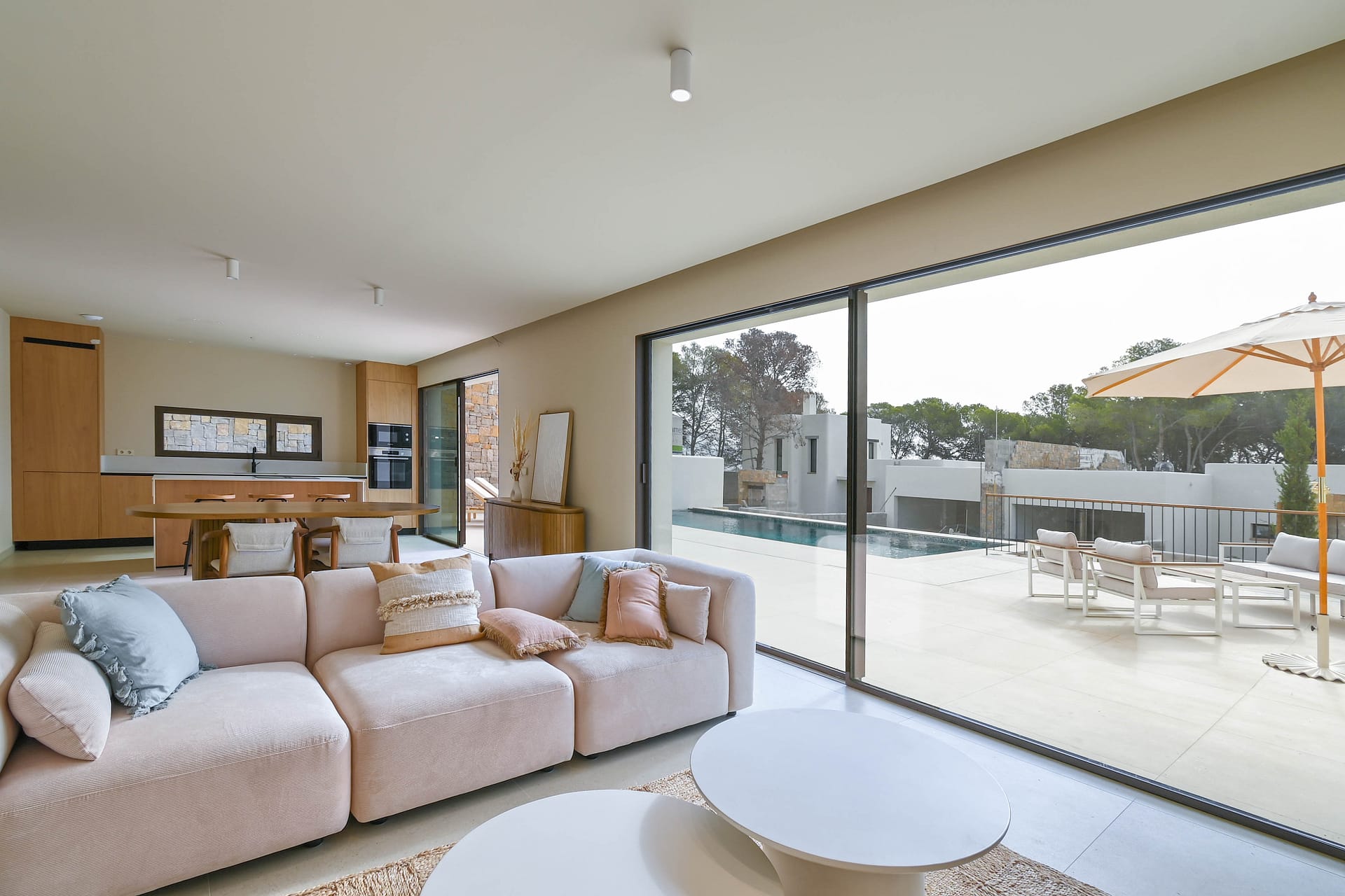 Elegante villa in afgesloten gemeenschap in Moraira