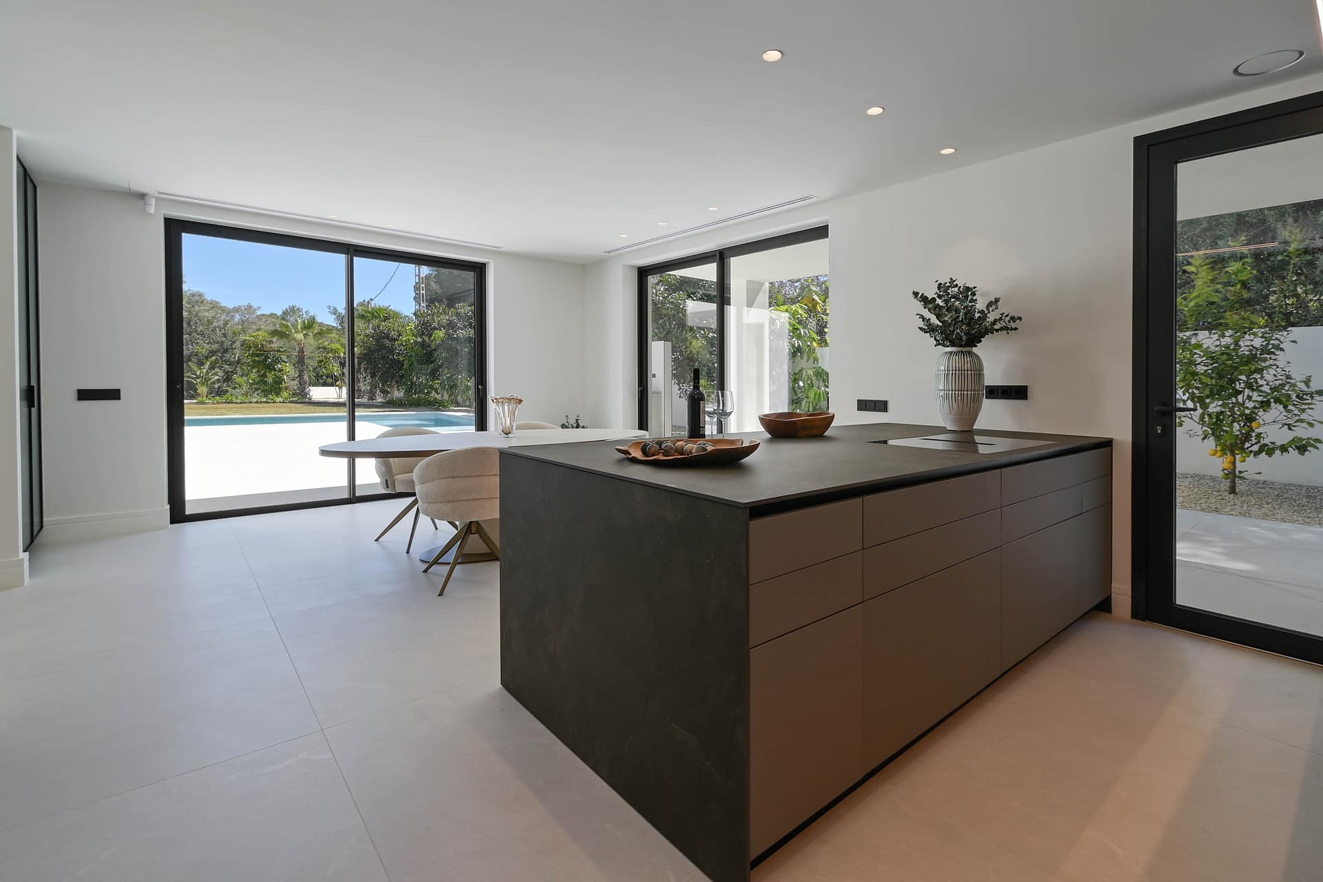 Luxe moderne villa op loopafstand centrum Moraira