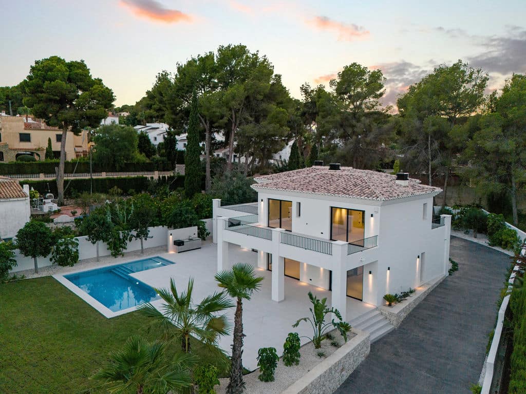 Luxe moderne villa op loopafstand centrum Moraira