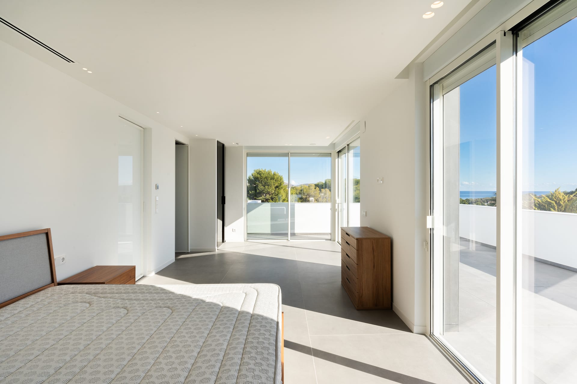 Instapklare nieuwbouwvilla met panoramisch zeezicht in Moraira