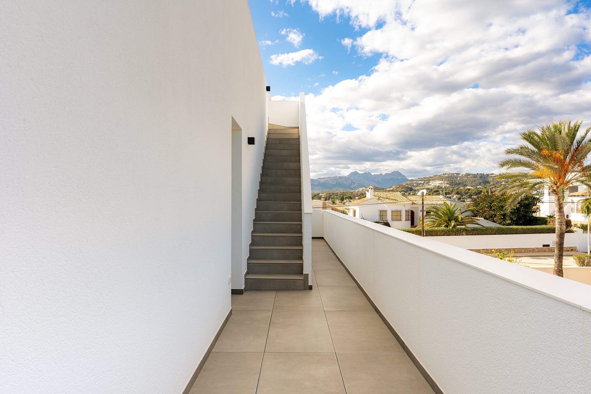 Instapklare nieuwbouwvilla met panoramisch zeezicht in Moraira