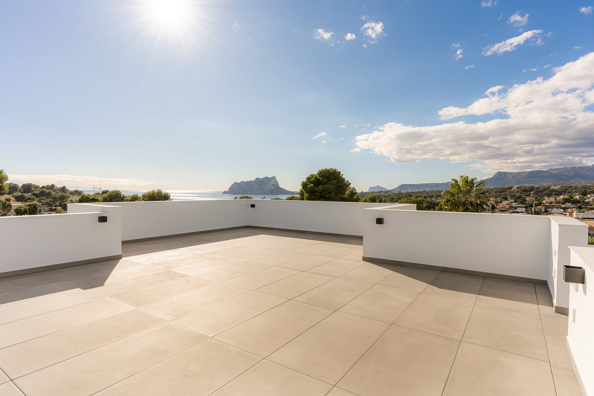 Instapklare nieuwbouwvilla met panoramisch zeezicht in Moraira