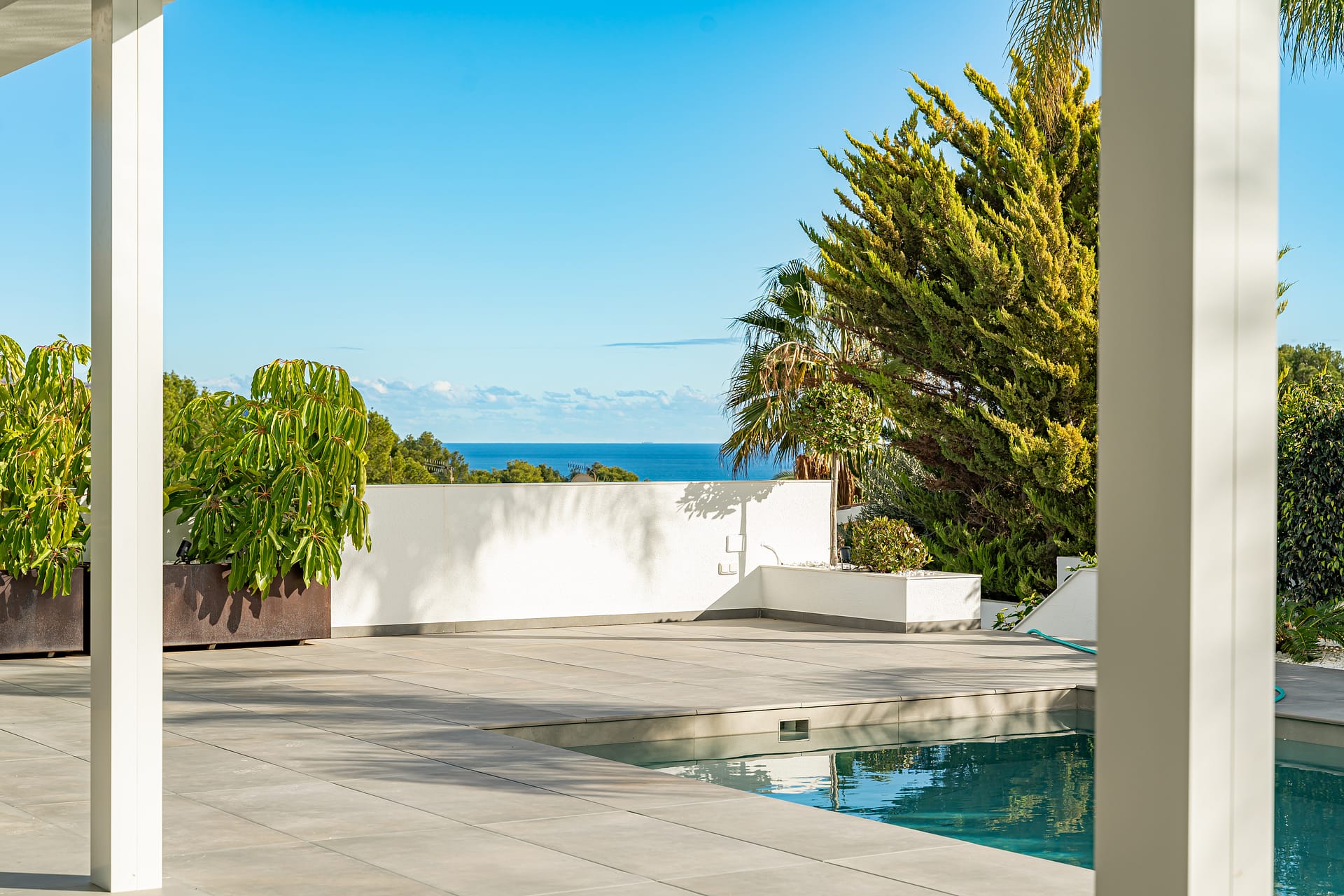 Instapklare nieuwbouwvilla met panoramisch zeezicht in Moraira