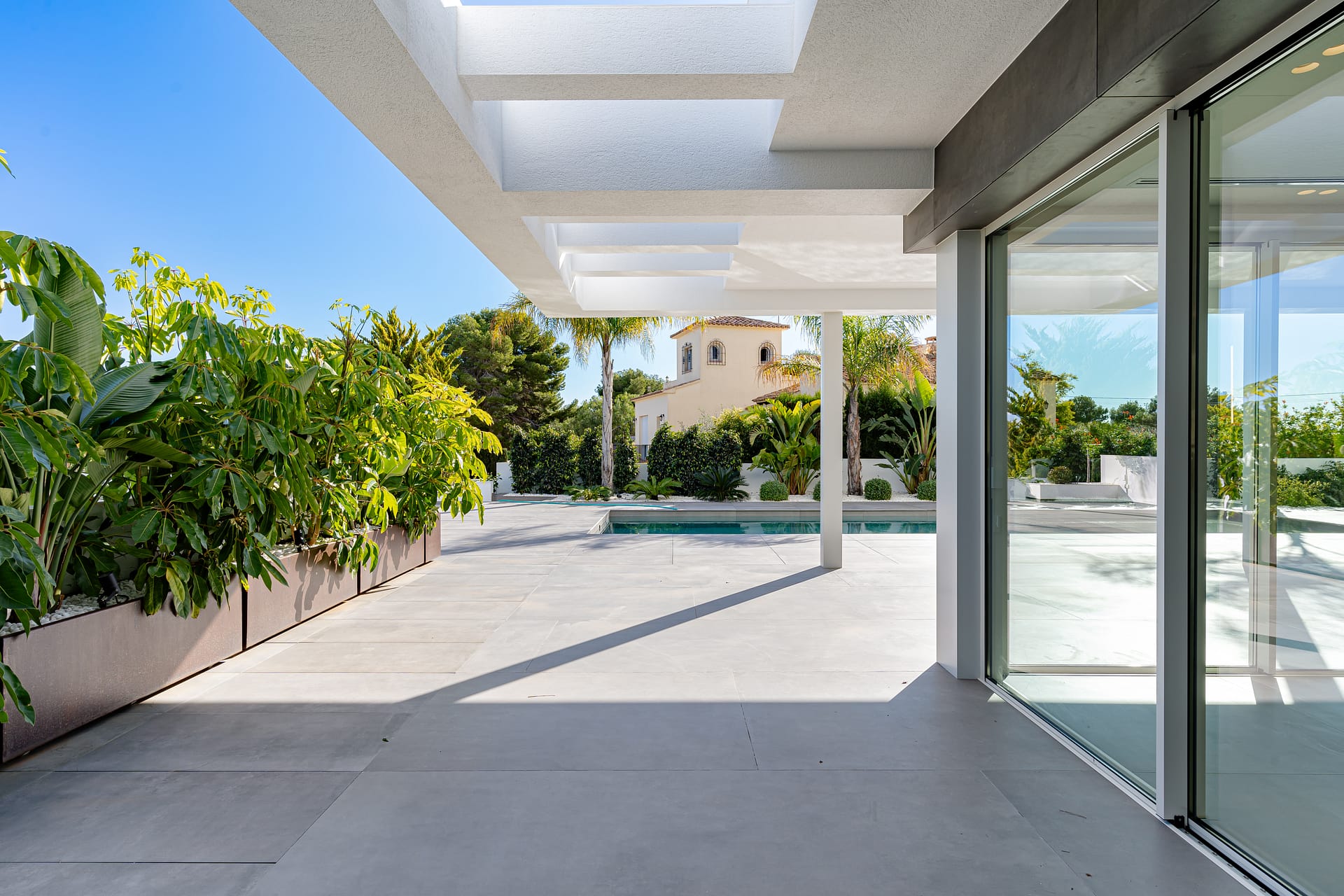 Instapklare nieuwbouwvilla met panoramisch zeezicht in Moraira