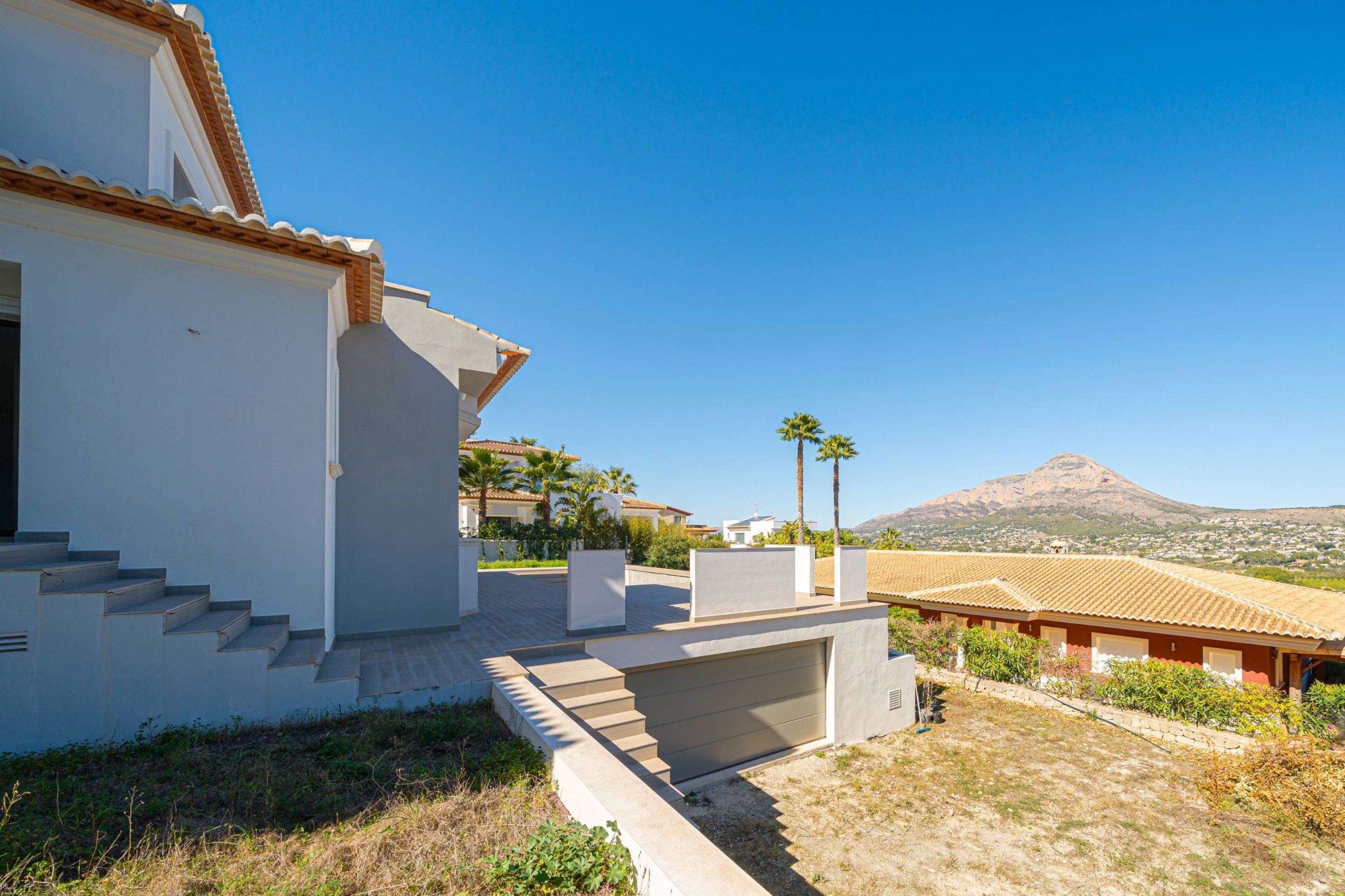 Nieuwbouw villa met prachtig uitzicht in Javea