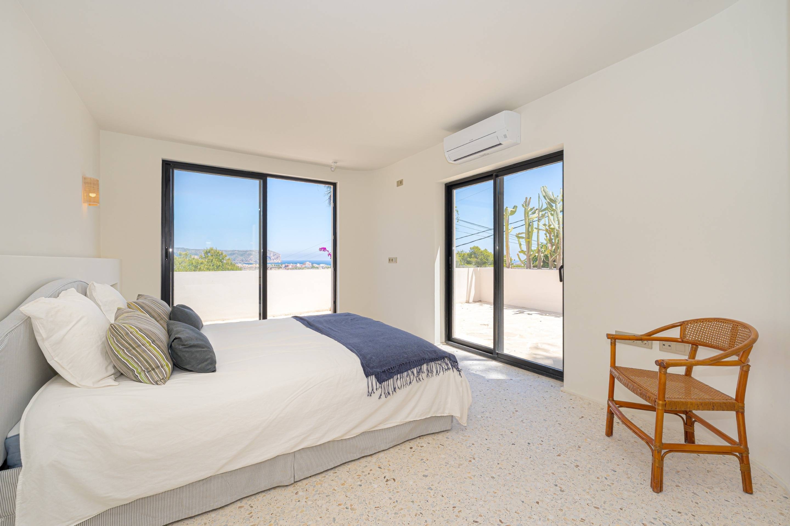 Gerenoveerde traditionele villa met privé zwembad en panoramisch zeezicht in Javea