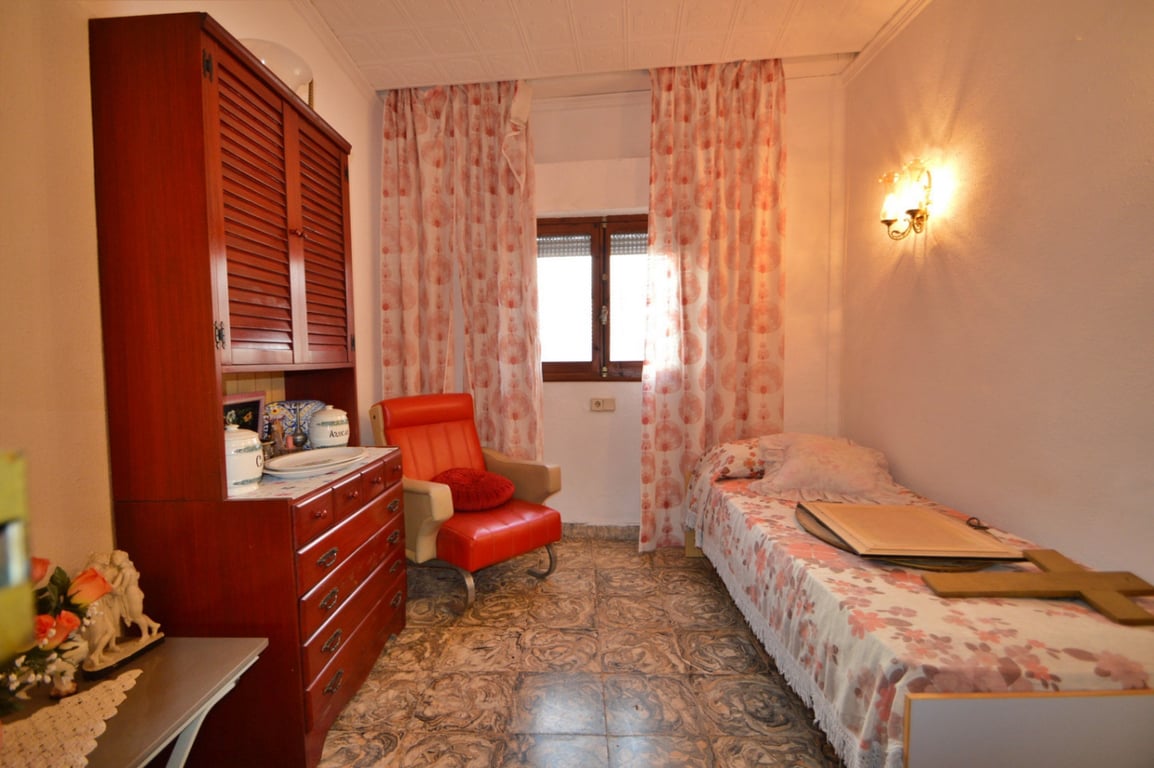 Ruime te renoveren villa vlakbij centrum in Javea
