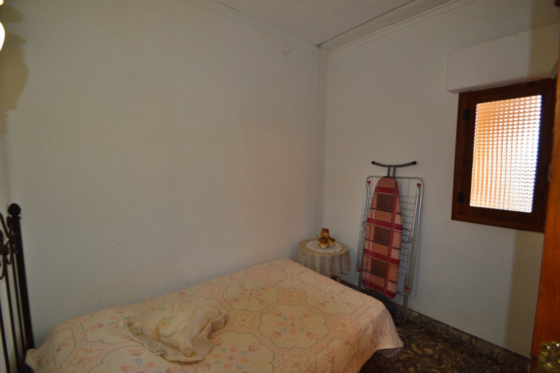Ruime te renoveren villa vlakbij centrum in Javea