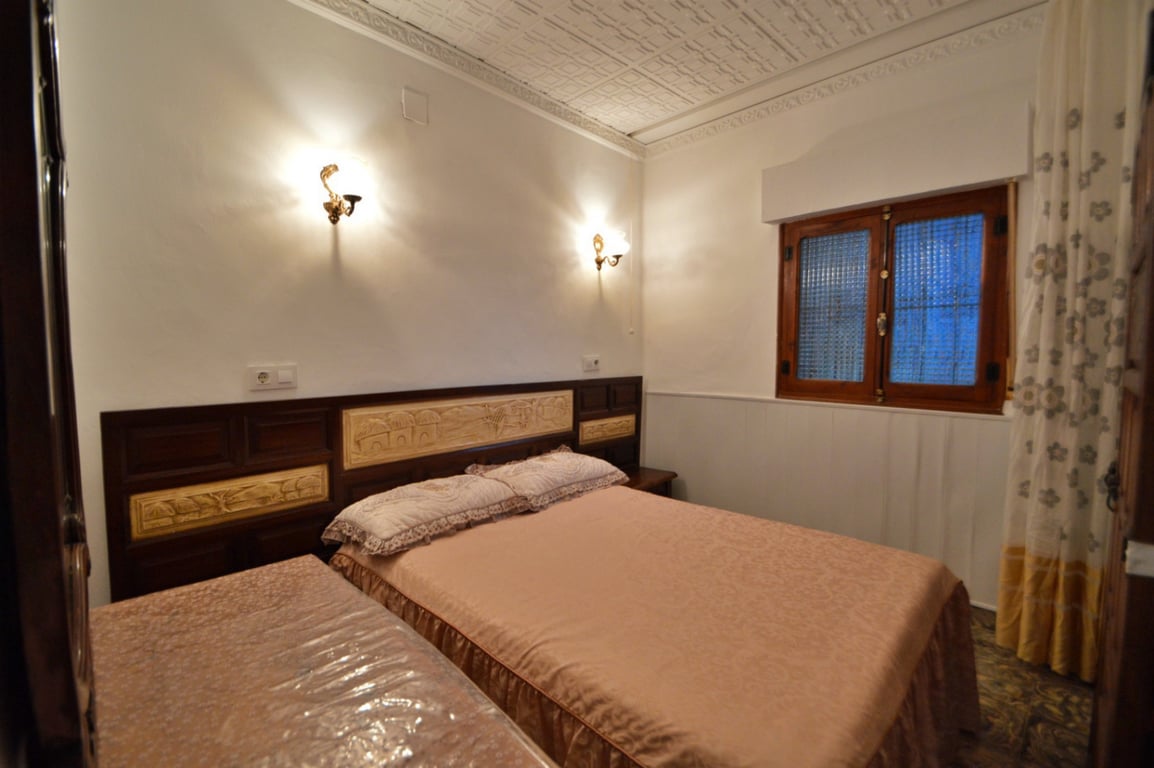 Ruime te renoveren villa vlakbij centrum in Javea