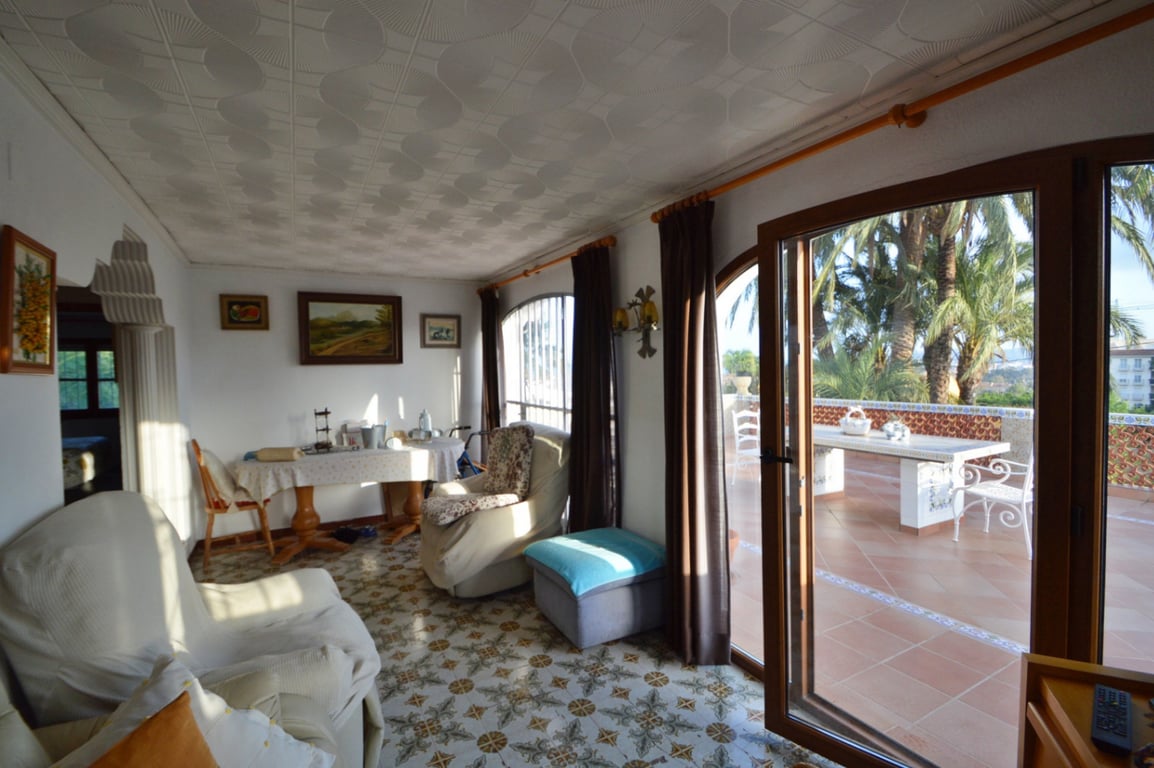 Ruime te renoveren villa vlakbij centrum in Javea