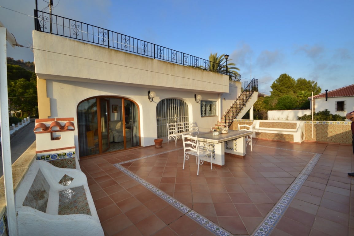 Ruime te renoveren villa vlakbij centrum in Javea