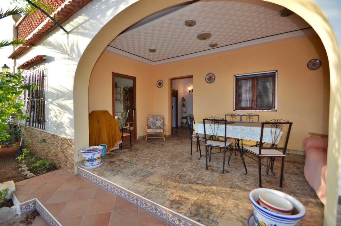 Ruime te renoveren villa vlakbij centrum in Javea