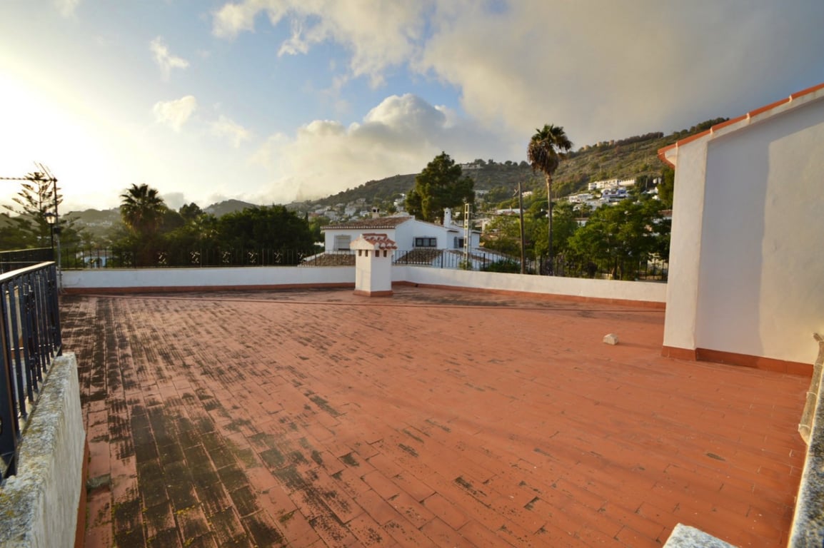 Ruime te renoveren villa vlakbij centrum in Javea