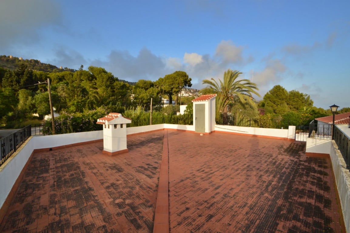Ruime te renoveren villa vlakbij centrum in Javea