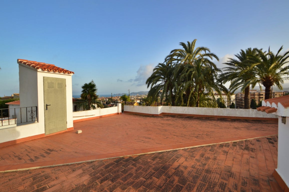Ruime te renoveren villa vlakbij centrum in Javea
