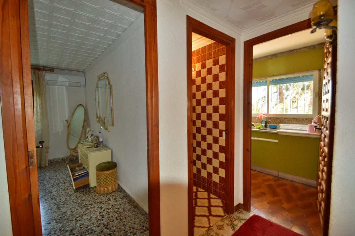 Ruime te renoveren villa vlakbij centrum in Javea