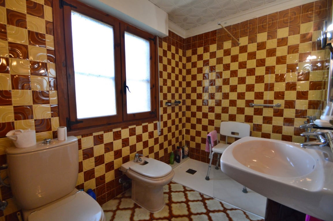 Ruime te renoveren villa vlakbij centrum in Javea