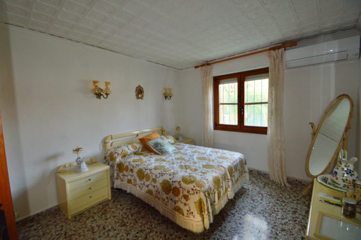 Ruime te renoveren villa vlakbij centrum in Javea