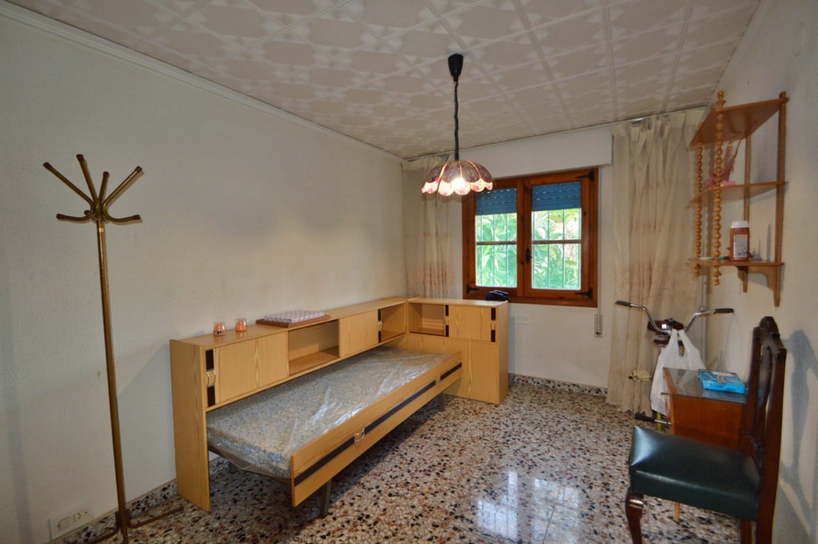 Ruime te renoveren villa vlakbij centrum in Javea