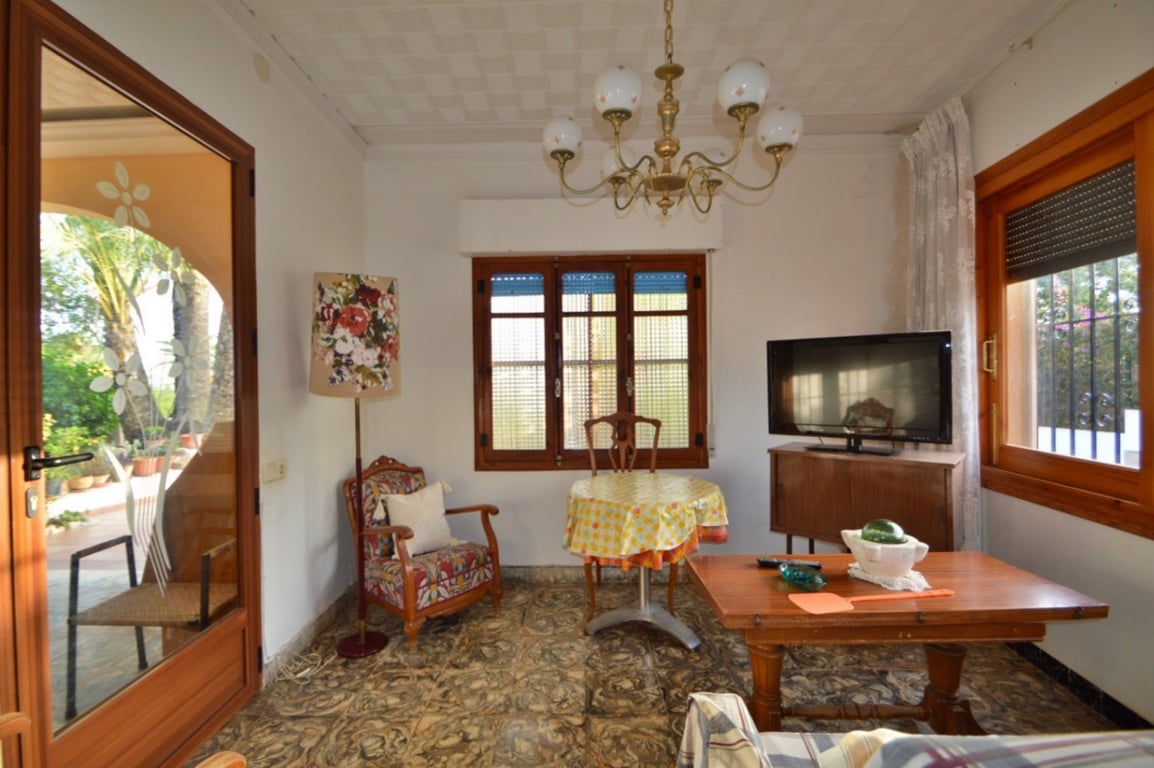 Ruime te renoveren villa vlakbij centrum in Javea