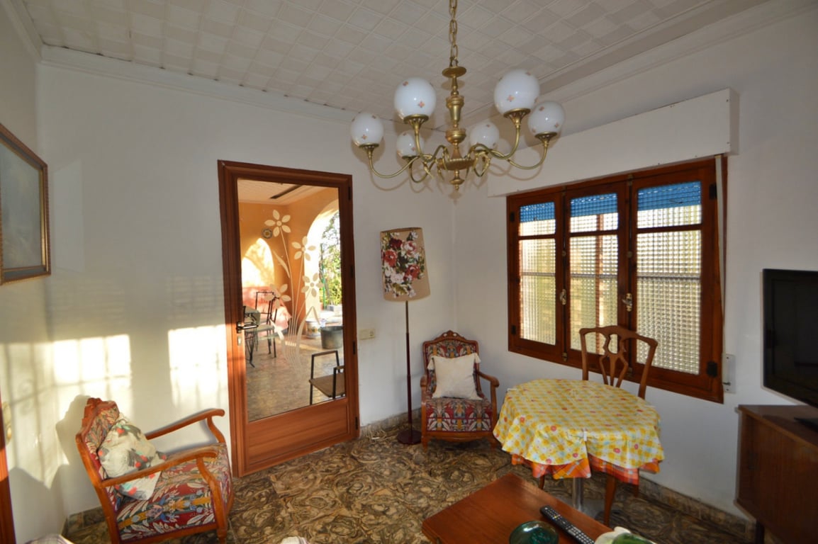 Ruime te renoveren villa vlakbij centrum in Javea
