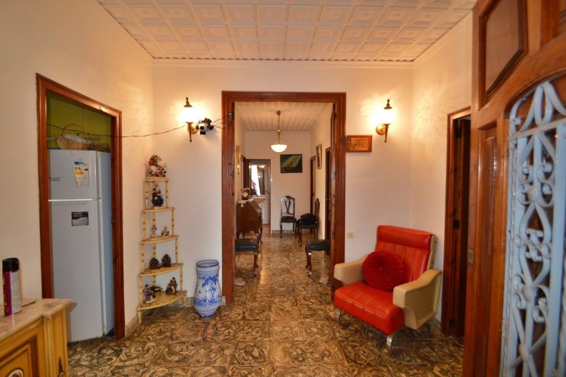 Ruime te renoveren villa vlakbij centrum in Javea