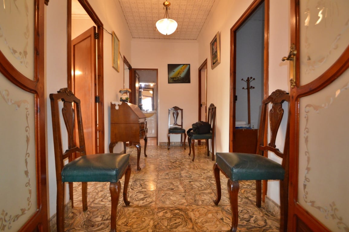 Ruime te renoveren villa vlakbij centrum in Javea