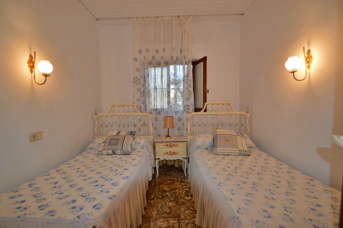 Ruime te renoveren villa vlakbij centrum in Javea