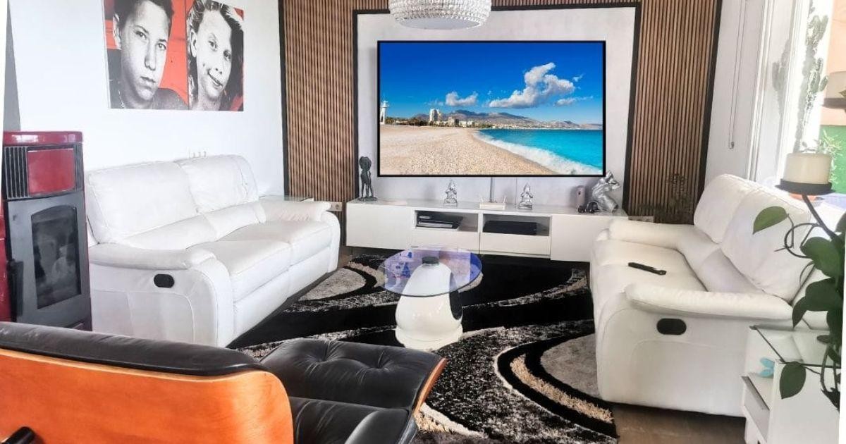 Ruime villa met zwembad aan het strand te koop in Albir
