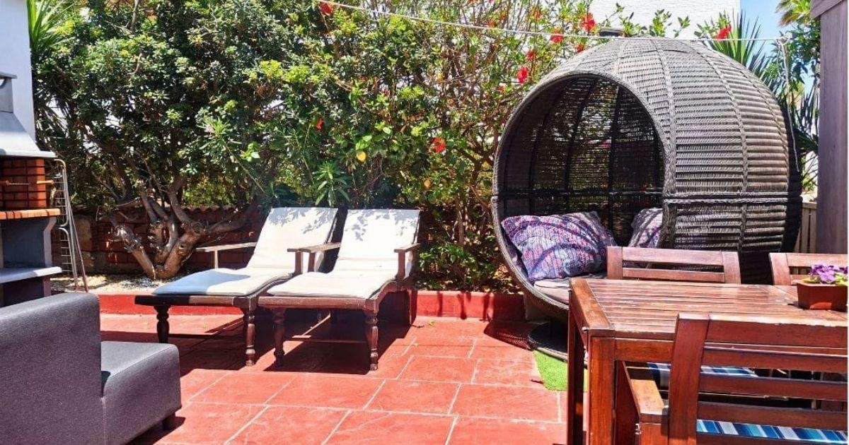 Ruime villa met zwembad aan het strand te koop in Albir