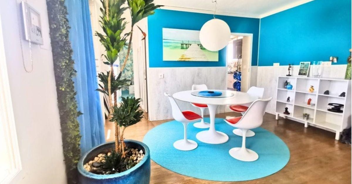 Ruime villa met zwembad aan het strand te koop in Albir