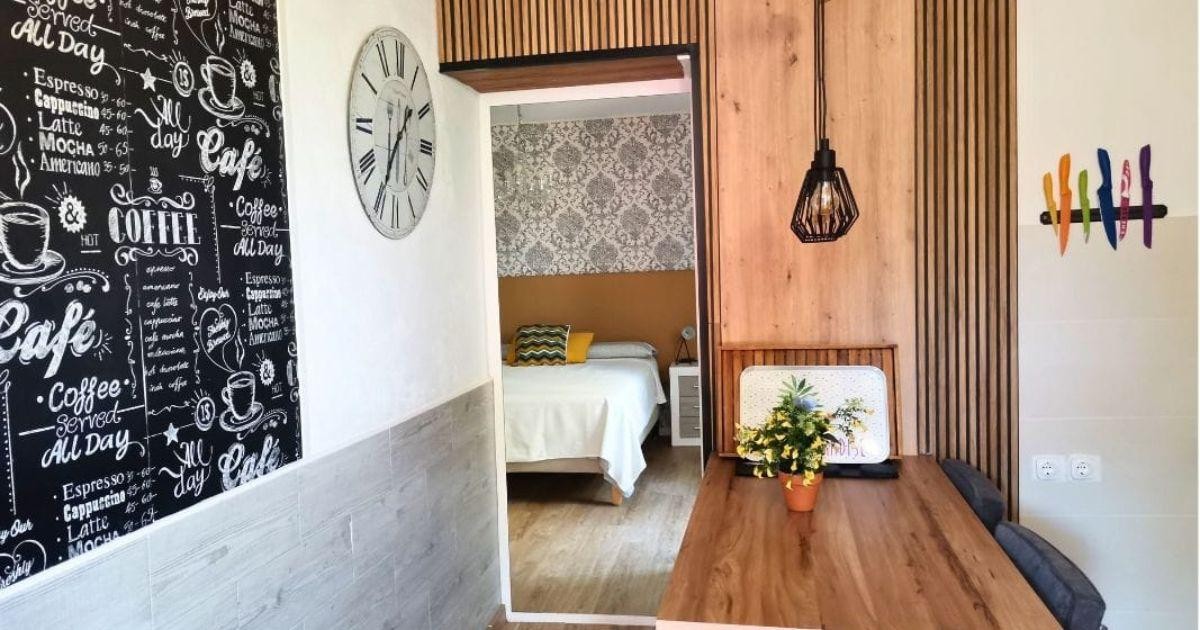 Ruime villa met zwembad aan het strand te koop in Albir