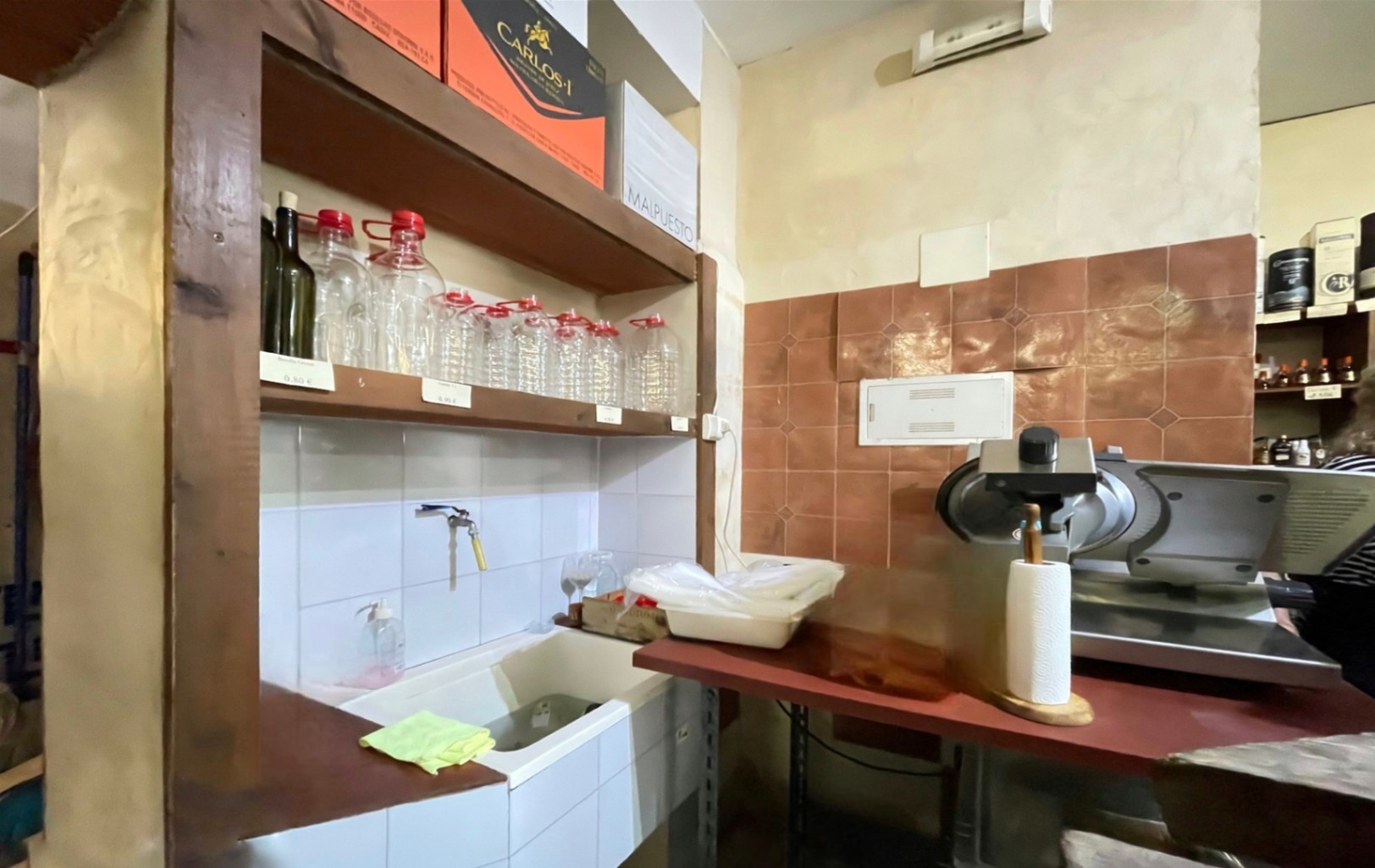 Unieke kans: complete wijnmakerij met 30 jaar reputatie in  — Moraira