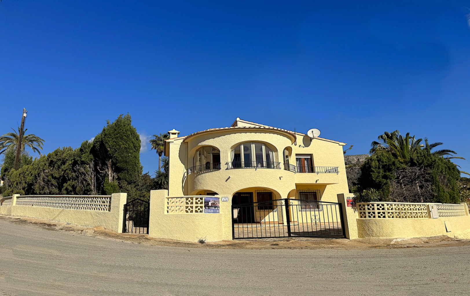 Vrijstaande villa met frontaal zeezicht op Peñón de Ifach in Calpe