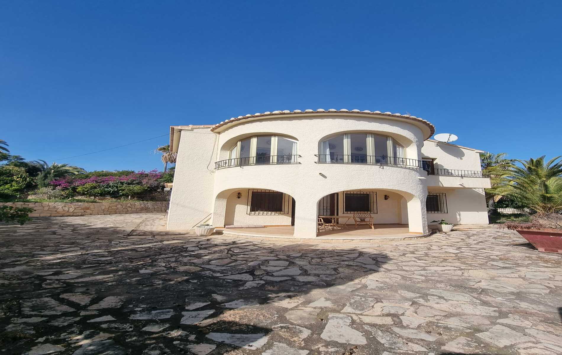 Vrijstaande villa met frontaal zeezicht op Peñón de Ifach in Calpe