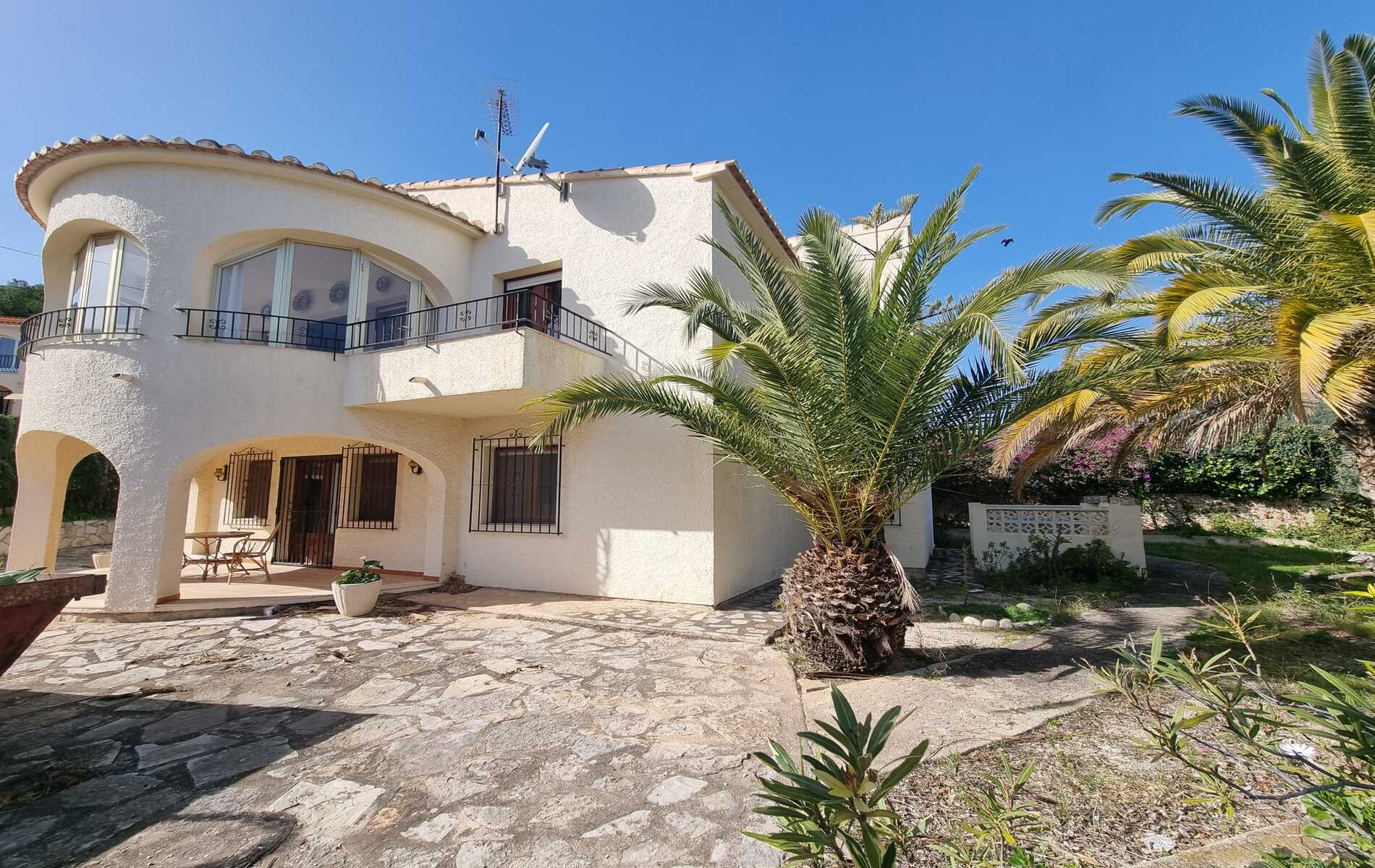Vrijstaande villa met frontaal zeezicht op Peñón de Ifach in Calpe