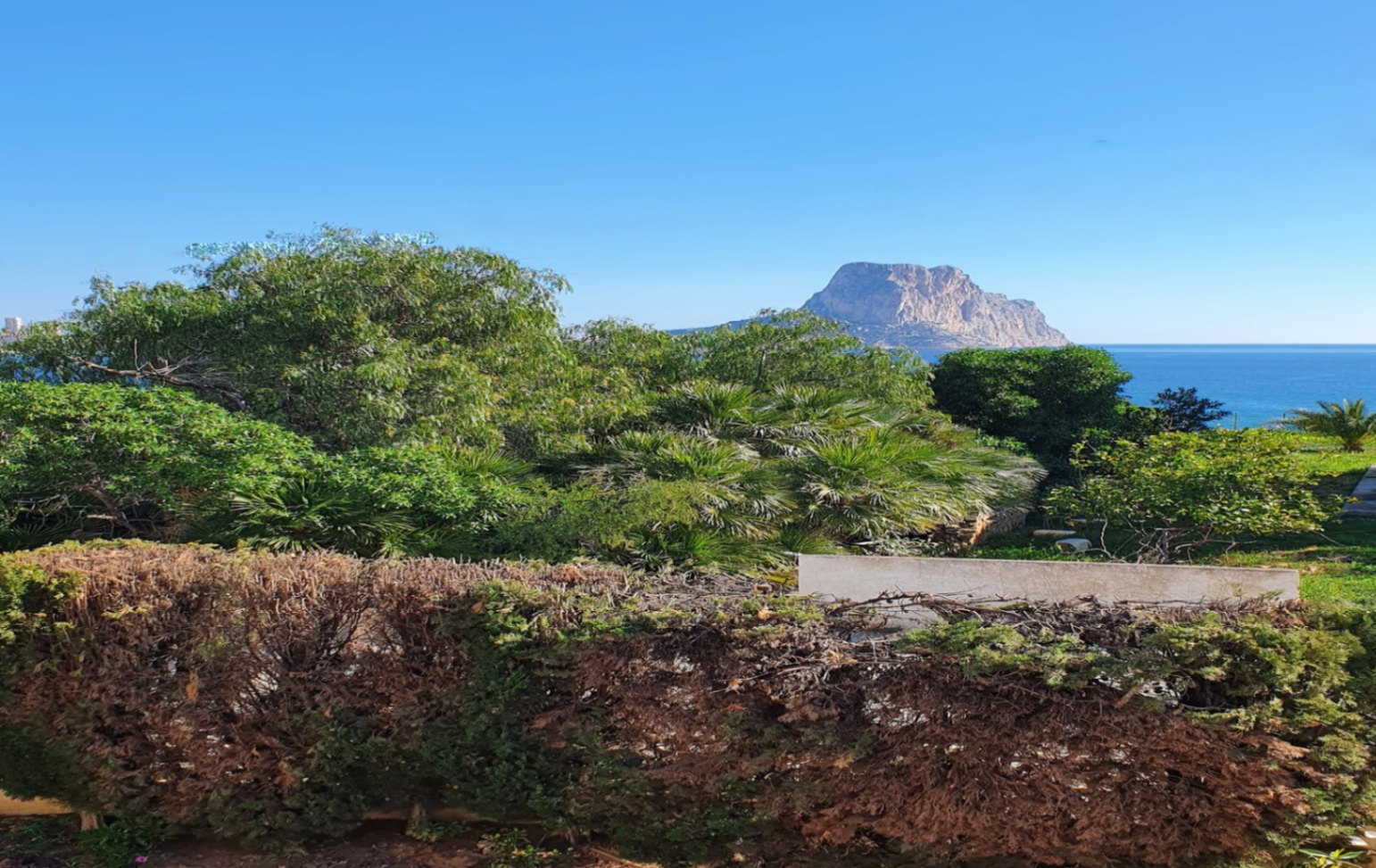 Vrijstaande villa met frontaal zeezicht op Peñón de Ifach in Calpe
