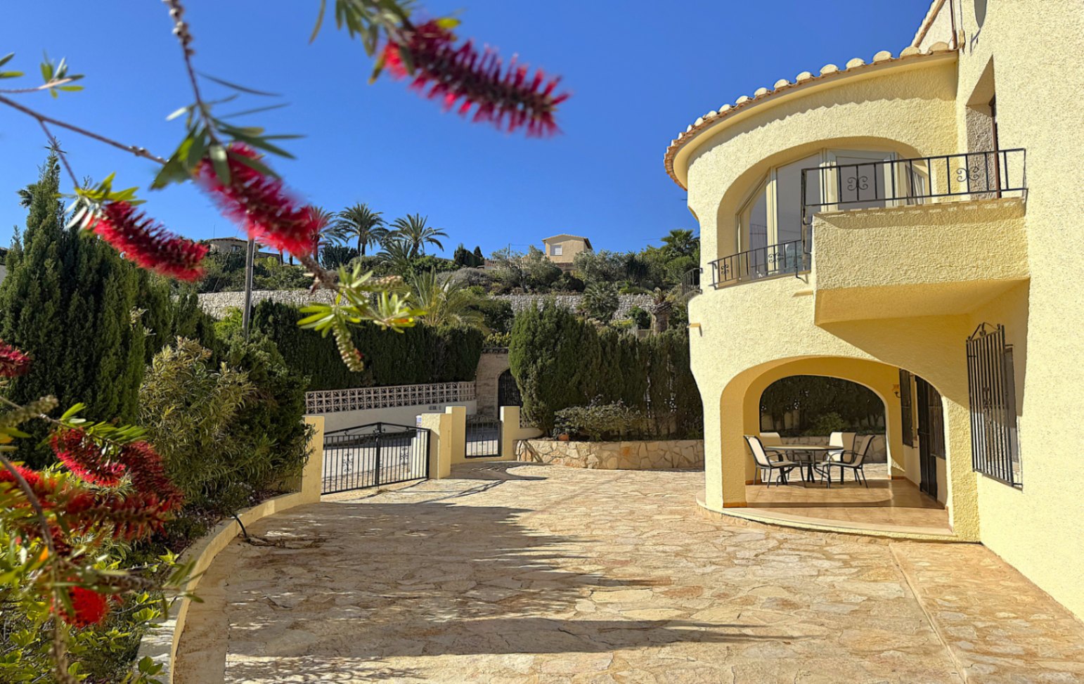 Vrijstaande villa met frontaal zeezicht op Peñón de Ifach in Calpe