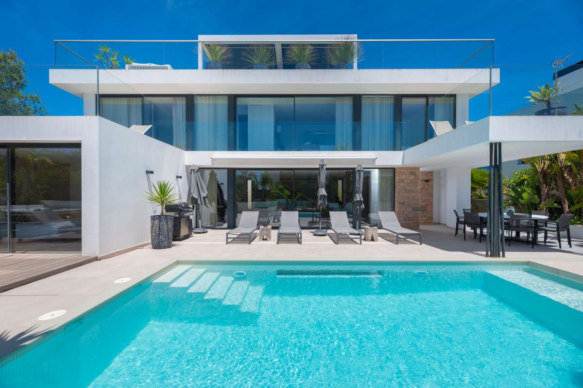 DP-91-676921-1 Exclusieve luxe villa met privé gym en zeezicht in Ses Torres – Ibiza