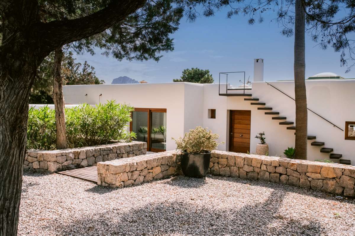 Exclusieve villa met uitzicht op Es Vedra in Cala Carbó – Ibiza