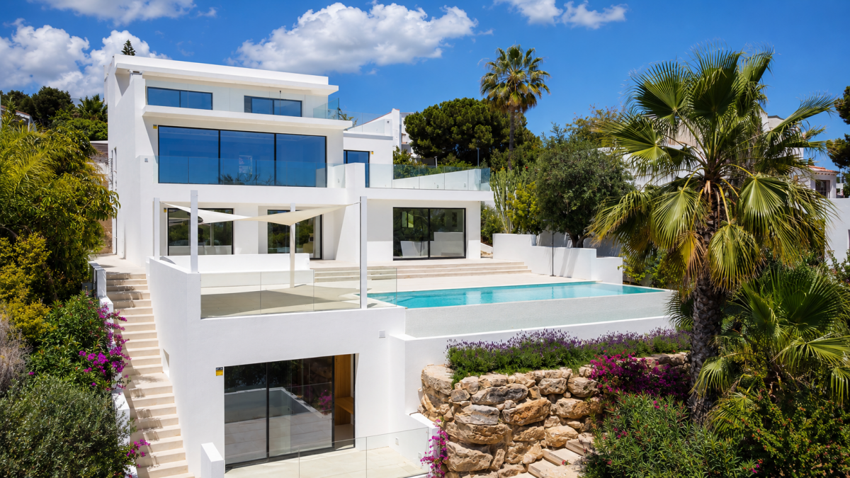 Luxe gerenoveerde villa met infinity pool en zeezicht — Ibiza-stad
