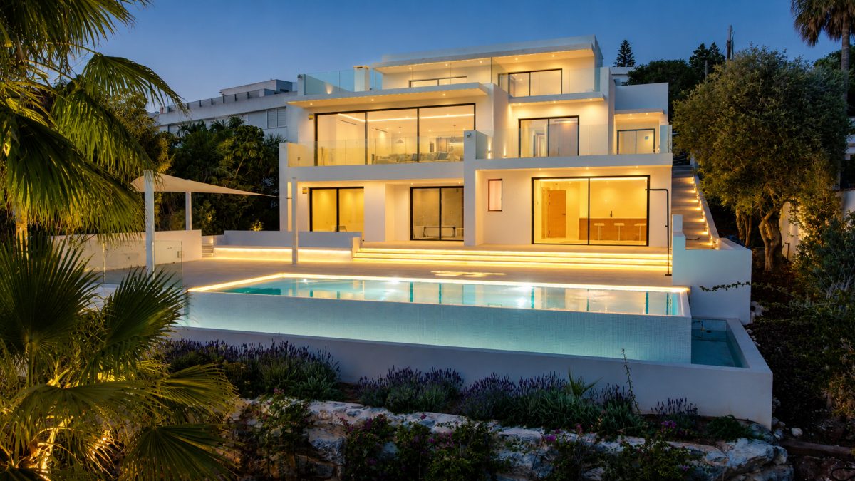 Luxe gerenoveerde villa met infinity pool en zeezicht — Ibiza-stad