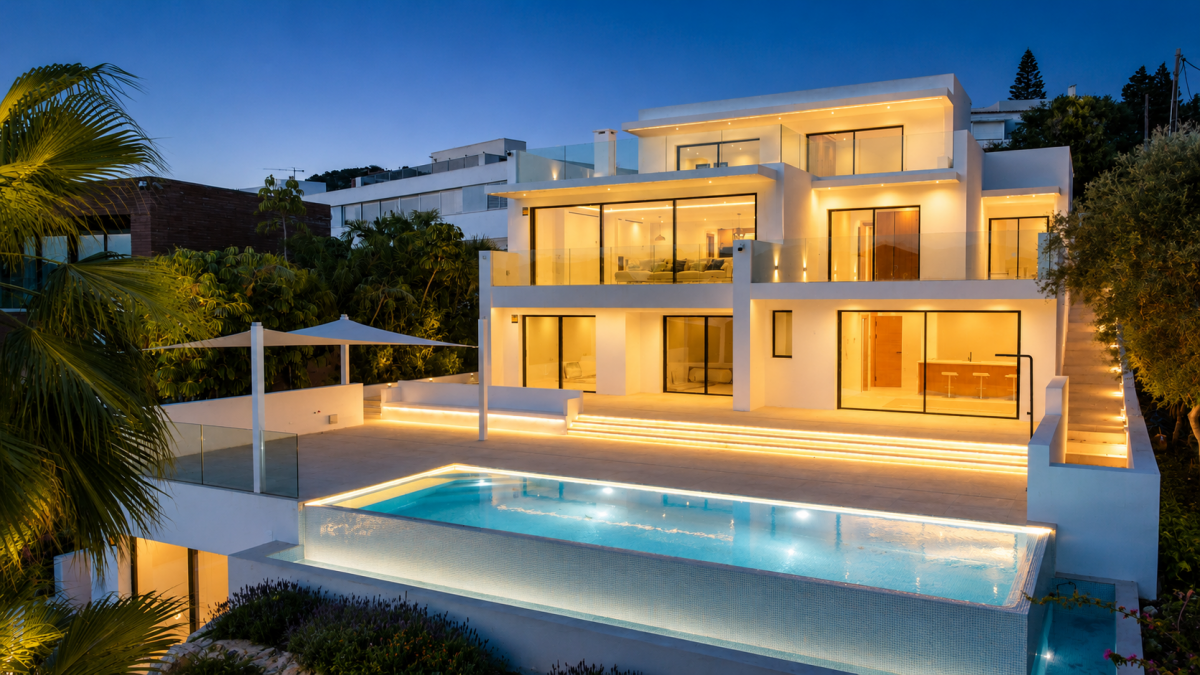 Luxe gerenoveerde villa met infinity pool en zeezicht — Ibiza-stad