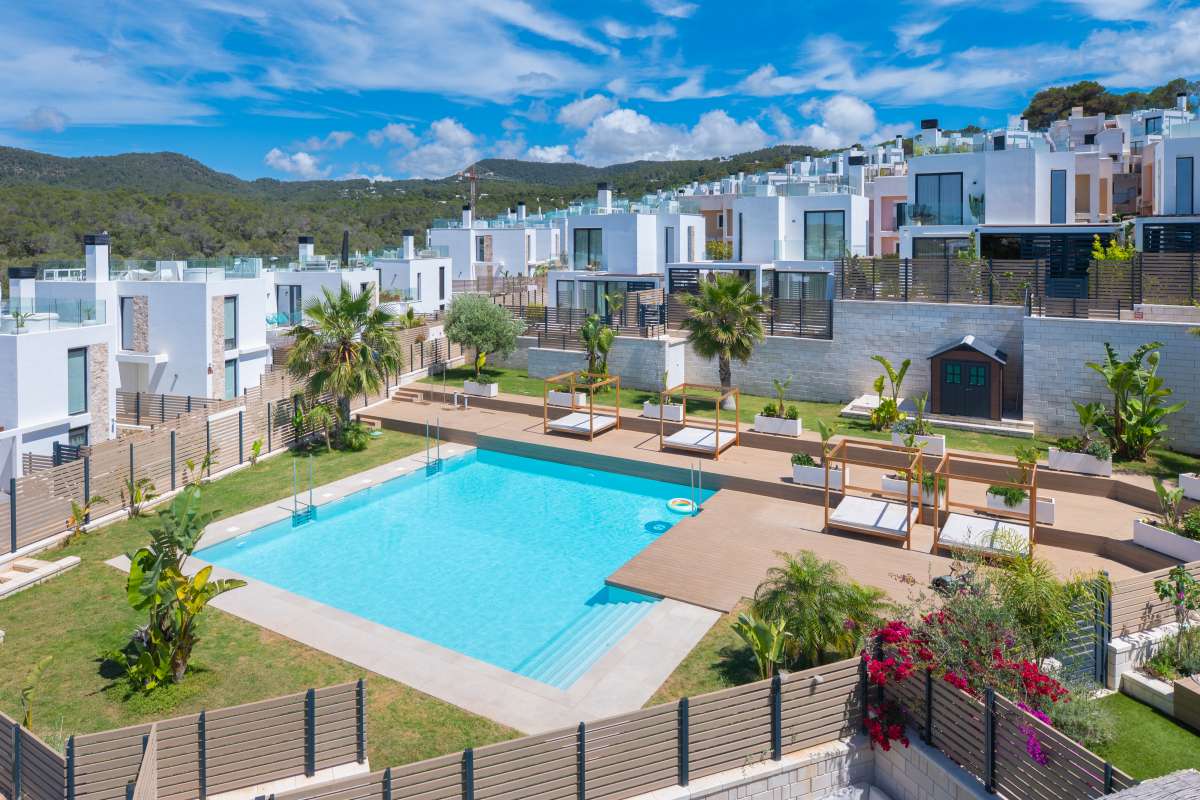 Stijlvolle villa met zeezicht en dakterras in Cala Tarida – Ibiza