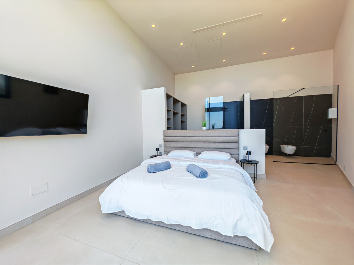 Gloednieuwe design villa met spectaculair zeezicht in Marbella