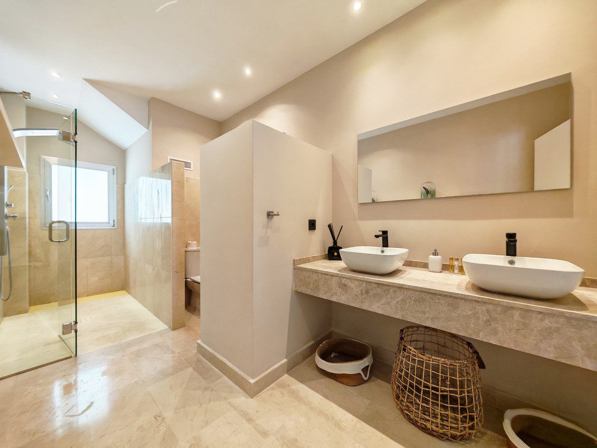 Luxe villa met verwarmd zwembad en zeezicht in Marbella