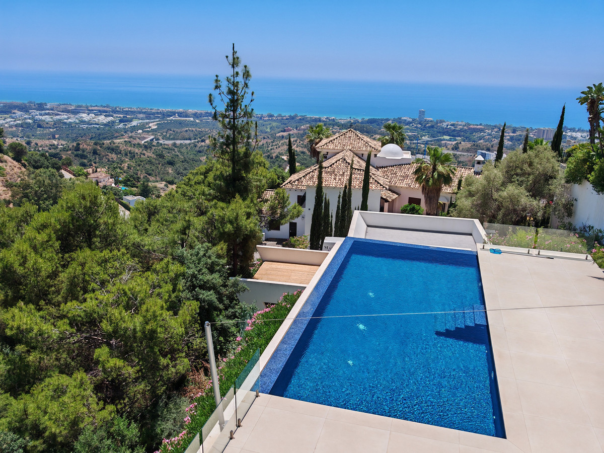 Gloednieuwe design villa met spectaculair zeezicht in Marbella